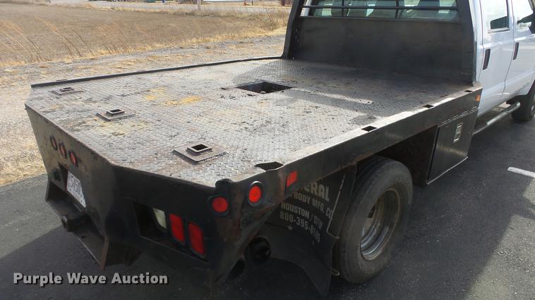 image for item DC0562 2009 Ford F350 Super Duty Crew Cab flatbed truck