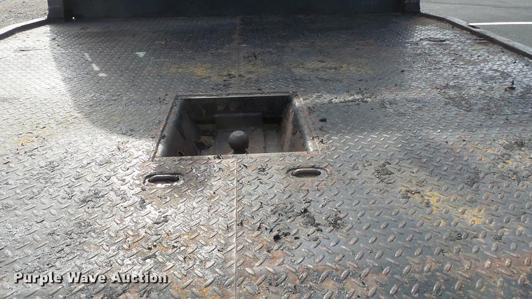 image for item DC0562 2009 Ford F350 Super Duty Crew Cab flatbed truck