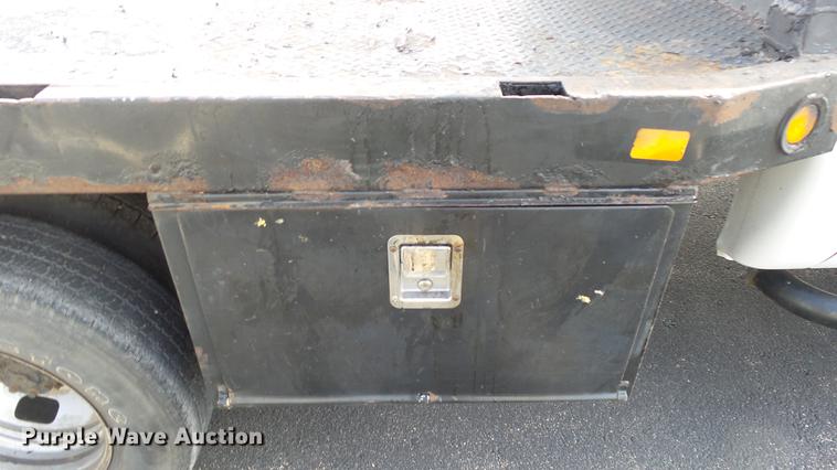 image for item DC0562 2009 Ford F350 Super Duty Crew Cab flatbed truck