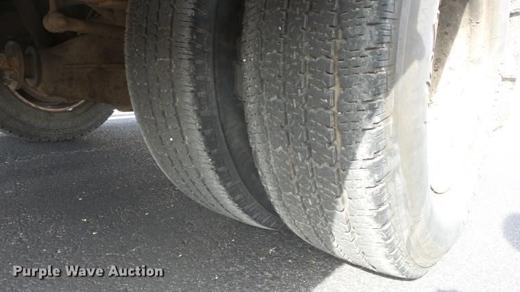 image for item DC0562 2009 Ford F350 Super Duty Crew Cab flatbed truck