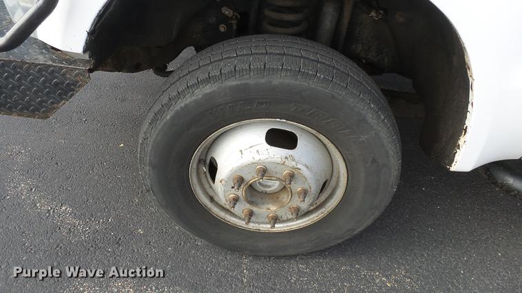 image for item DC0562 2009 Ford F350 Super Duty Crew Cab flatbed truck