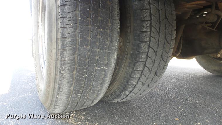 image for item DC0562 2009 Ford F350 Super Duty Crew Cab flatbed truck