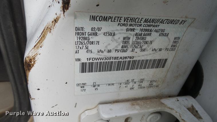 image for item DC0564 2008 Ford F350 Crew Cab utility bed pickup truck