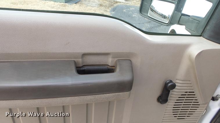 image for item DC0564 2008 Ford F350 Crew Cab utility bed pickup truck