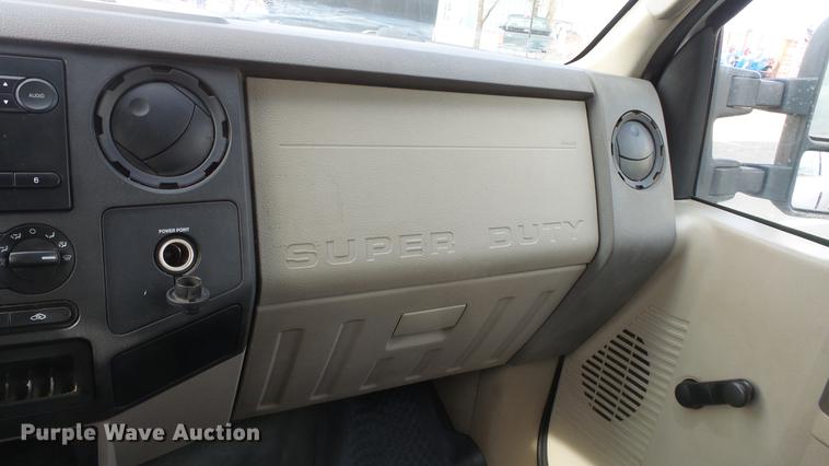 image for item DC0564 2008 Ford F350 Crew Cab utility bed pickup truck