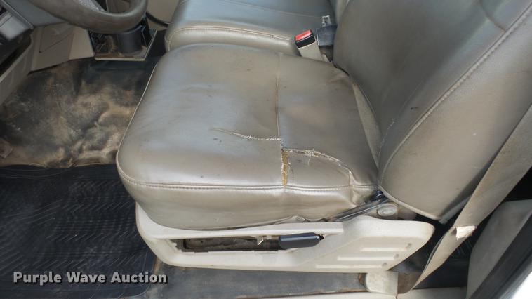 image for item DC0564 2008 Ford F350 Crew Cab utility bed pickup truck