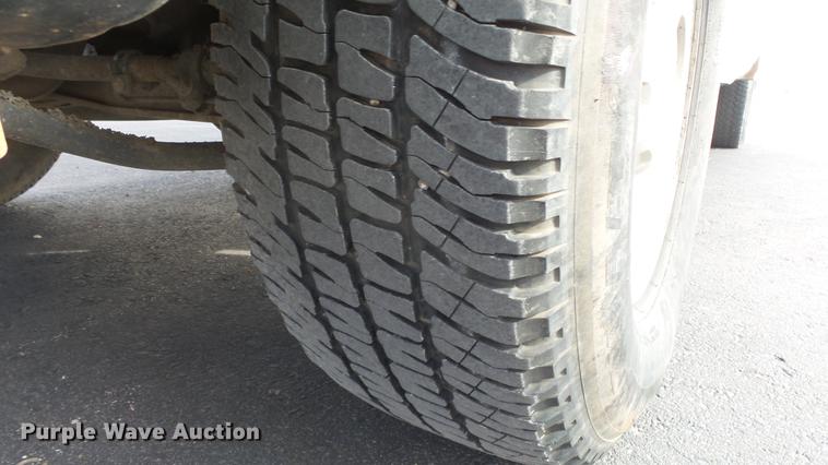 image for item DC0564 2008 Ford F350 Crew Cab utility bed pickup truck