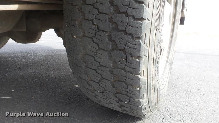 image for item DC0564 2008 Ford F350 Crew Cab utility bed pickup truck