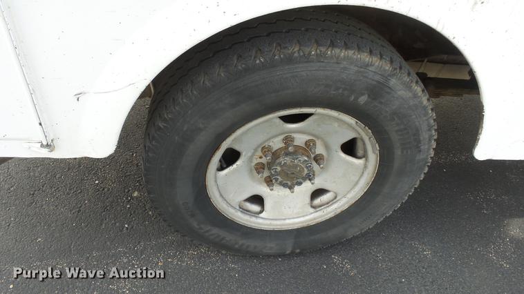 image for item DC0564 2008 Ford F350 Crew Cab utility bed pickup truck