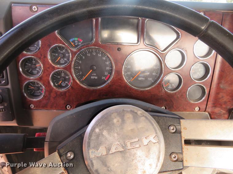 image for item DC0790 2008 Mack CHU613 semi truck