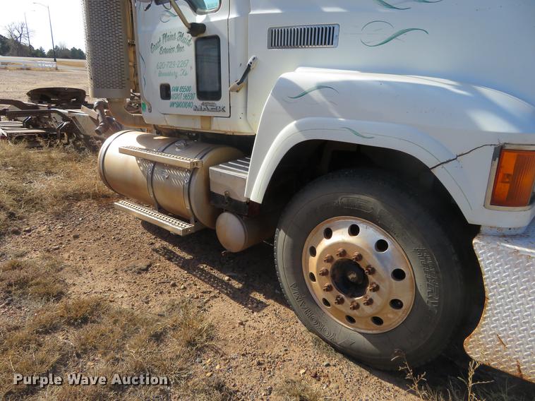 image for item DC0790 2008 Mack CHU613 semi truck