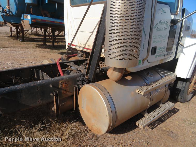 image for item DC0790 2008 Mack CHU613 semi truck