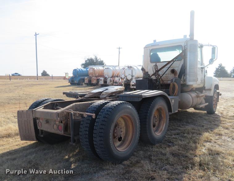 image for item DC0792 2009 Mack CHU613 semi truck