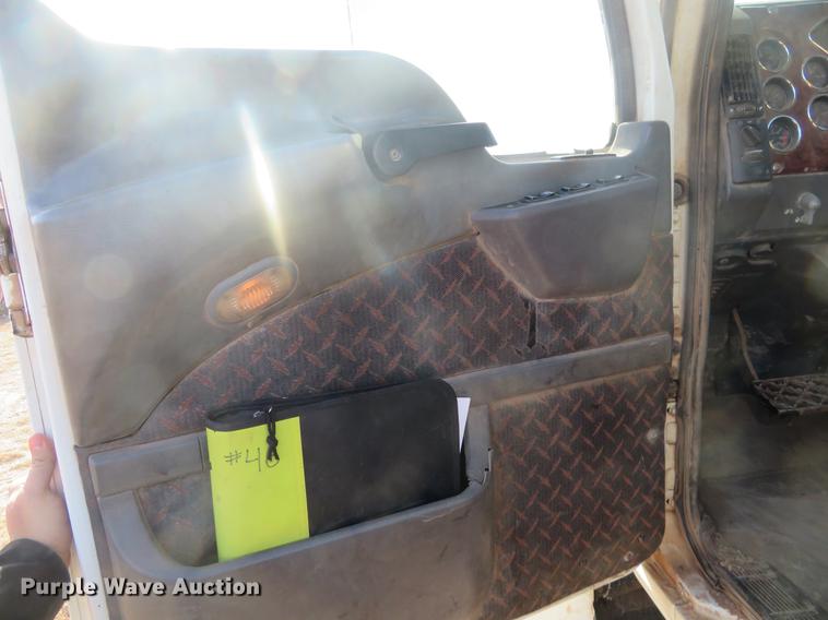 image for item DC0792 2009 Mack CHU613 semi truck