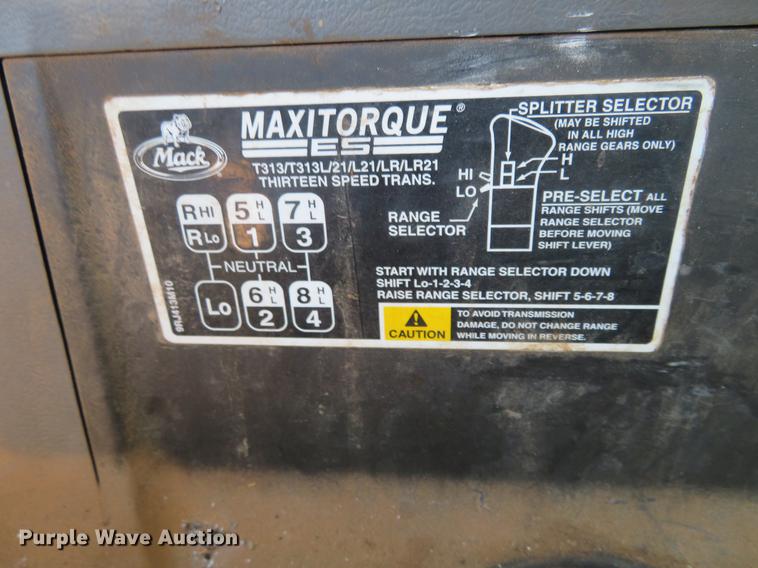 image for item DC0792 2009 Mack CHU613 semi truck