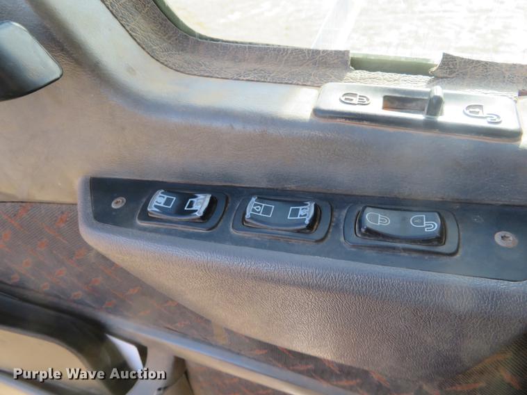 image for item DC0792 2009 Mack CHU613 semi truck