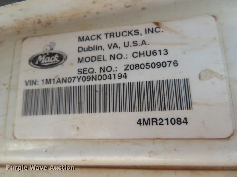image for item DC0792 2009 Mack CHU613 semi truck