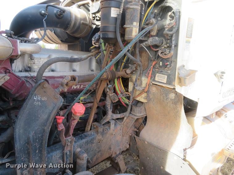 image for item DC0792 2009 Mack CHU613 semi truck