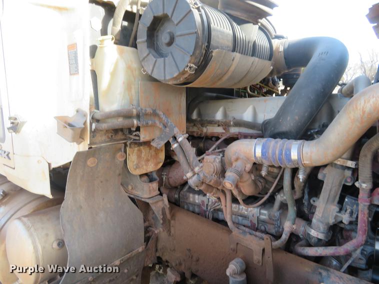 image for item DC0792 2009 Mack CHU613 semi truck