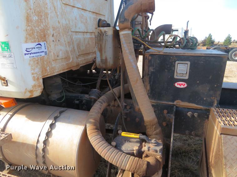 image for item DC0792 2009 Mack CHU613 semi truck