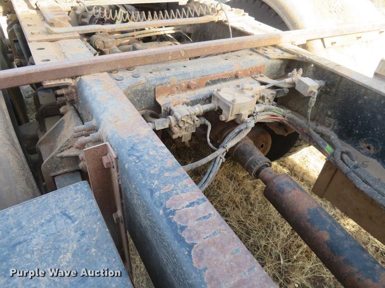 image for item DC0792 2009 Mack CHU613 semi truck