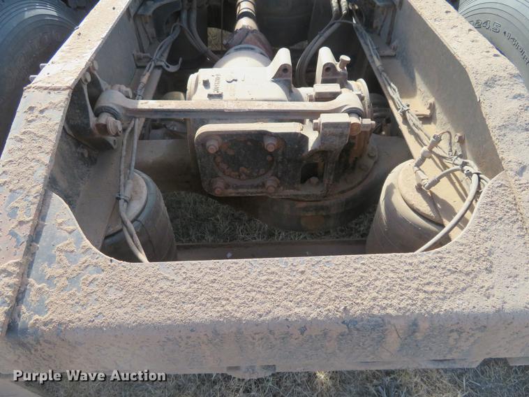 image for item DC0792 2009 Mack CHU613 semi truck