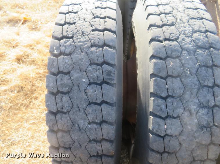 image for item DC0792 2009 Mack CHU613 semi truck