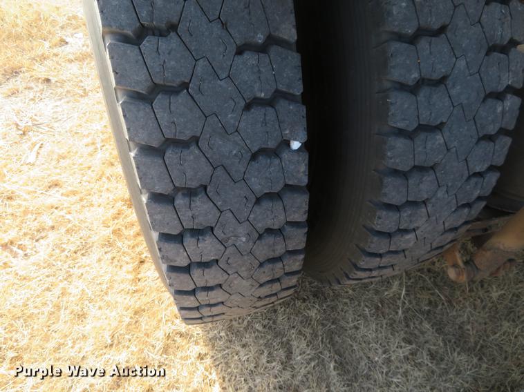 image for item DC0792 2009 Mack CHU613 semi truck