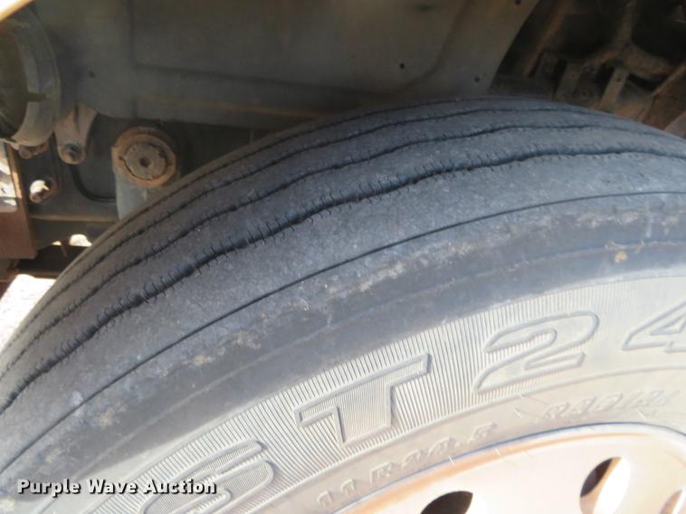 image for item DC0792 2009 Mack CHU613 semi truck