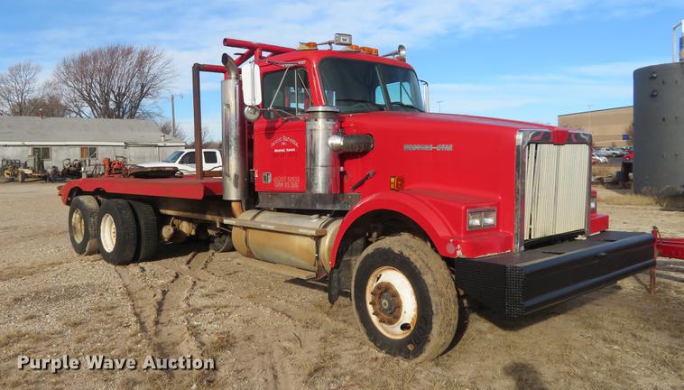 image for item DC0797 1994 Western Star 490 oil field truck