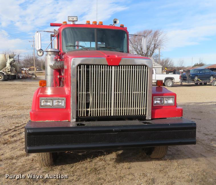 image for item DC0797 1994 Western Star 490 oil field truck