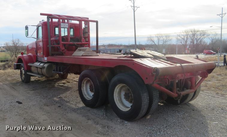 image for item DC0797 1994 Western Star 490 oil field truck