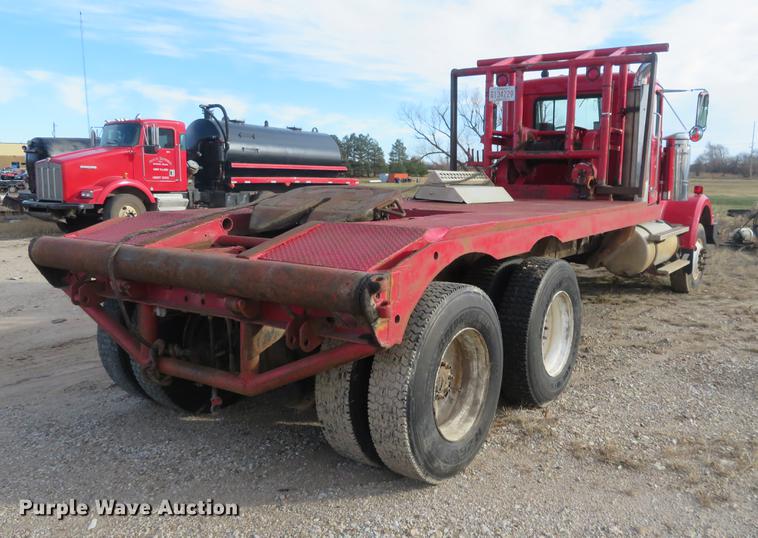 image for item DC0797 1994 Western Star 490 oil field truck