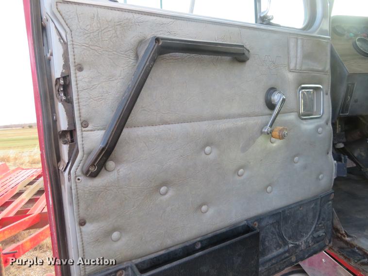 image for item DC0797 1994 Western Star 490 oil field truck