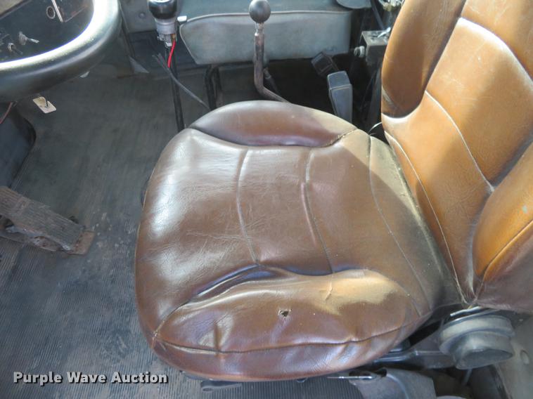 image for item DC0797 1994 Western Star 490 oil field truck