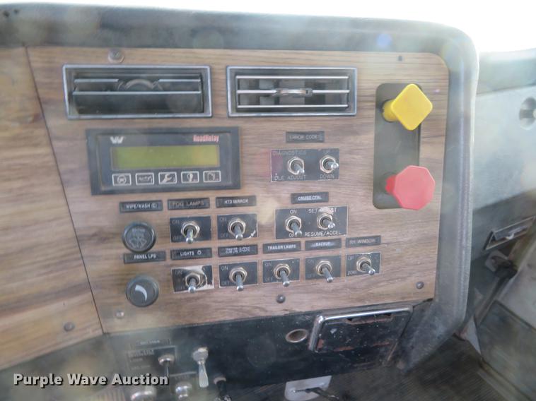 image for item DC0797 1994 Western Star 490 oil field truck