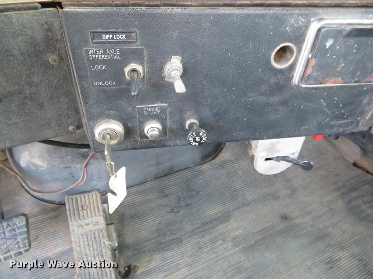 image for item DC0797 1994 Western Star 490 oil field truck