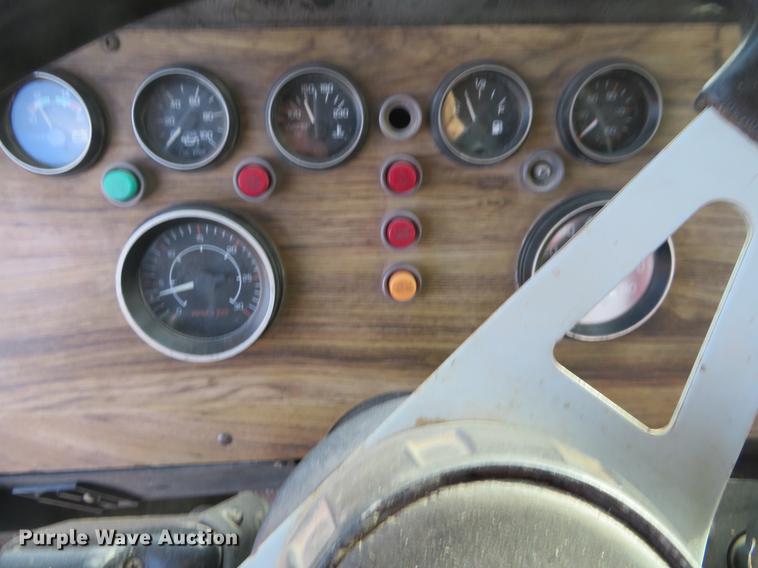 image for item DC0797 1994 Western Star 490 oil field truck