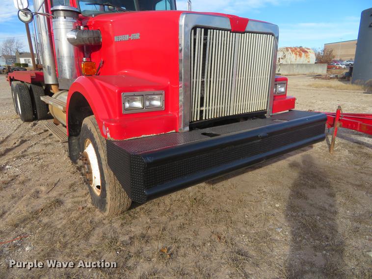 image for item DC0797 1994 Western Star 490 oil field truck