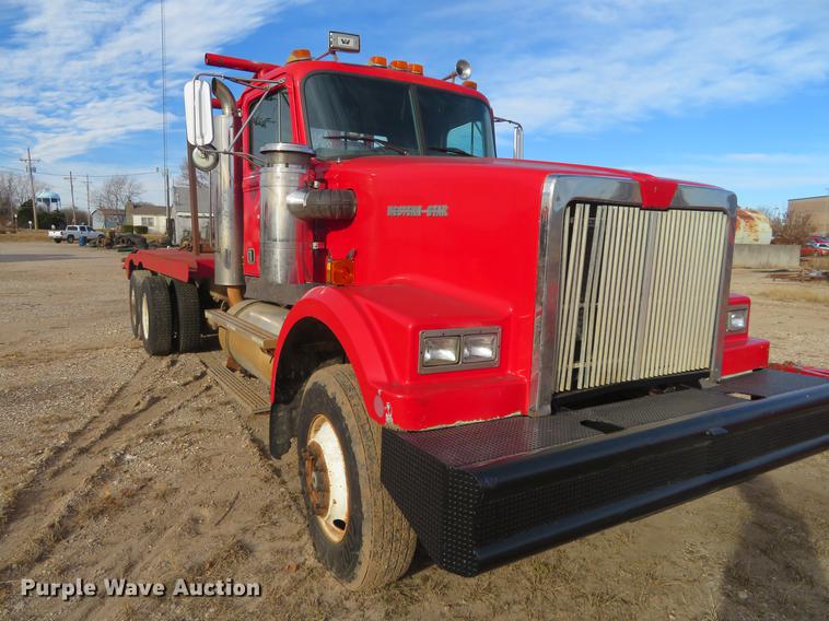 image for item DC0797 1994 Western Star 490 oil field truck