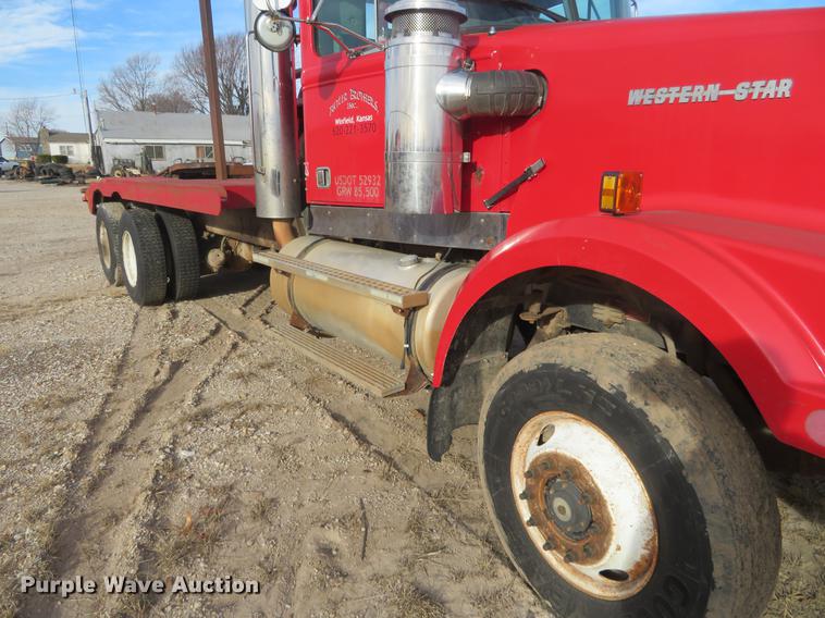 image for item DC0797 1994 Western Star 490 oil field truck