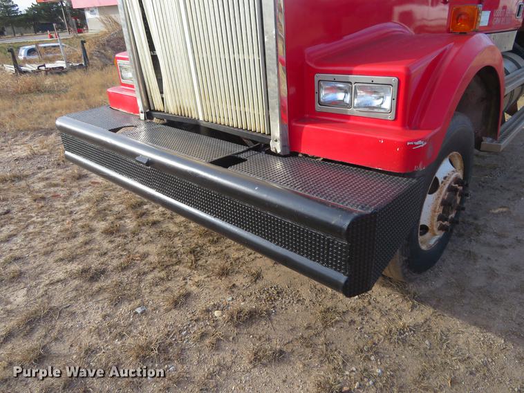 image for item DC0797 1994 Western Star 490 oil field truck