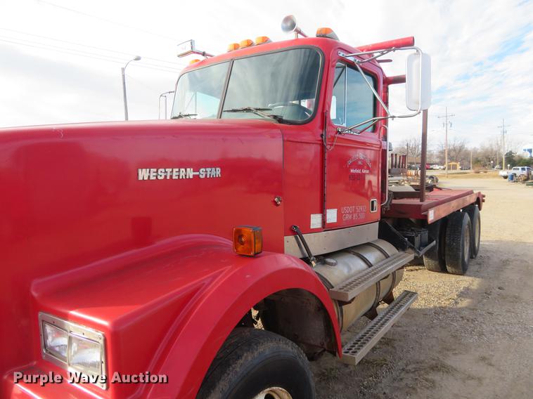 image for item DC0797 1994 Western Star 490 oil field truck