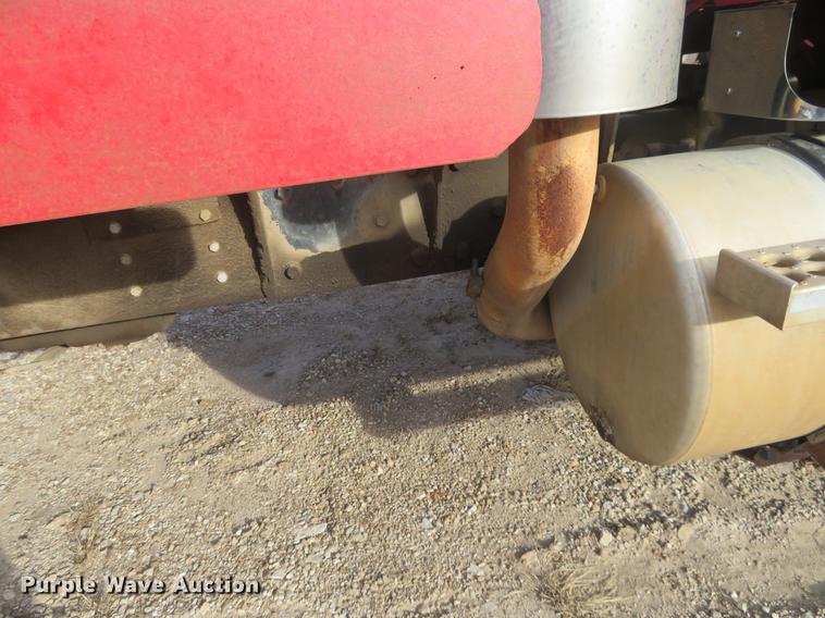 image for item DC0797 1994 Western Star 490 oil field truck