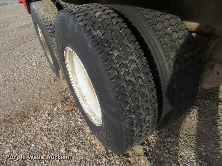 image for item DC0797 1994 Western Star 490 oil field truck