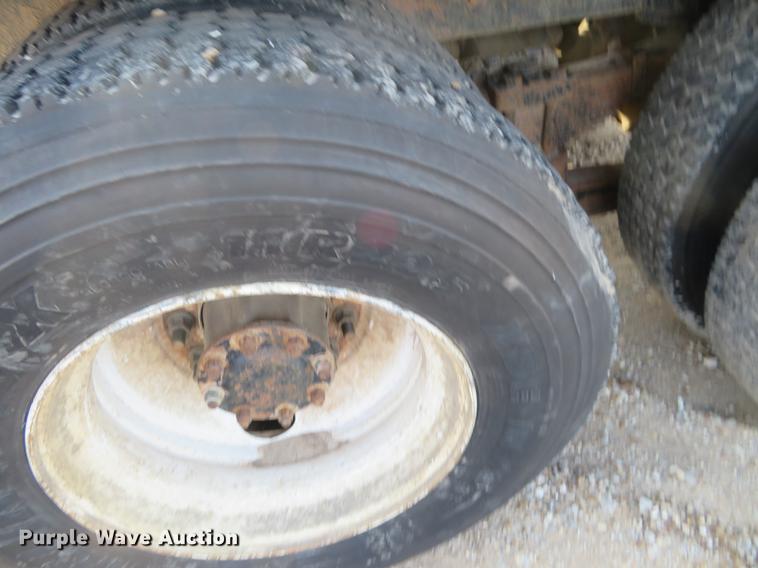 image for item DC0797 1994 Western Star 490 oil field truck