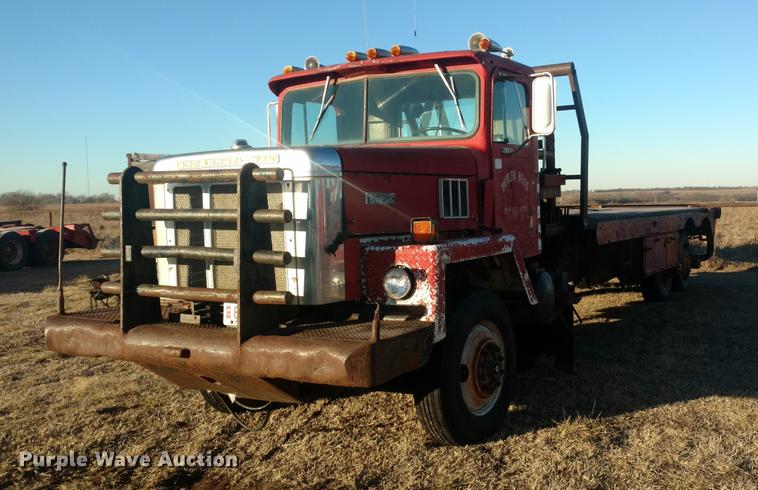 image for item DC0864 1978 International Paystar 5000 oilfield rig up truck