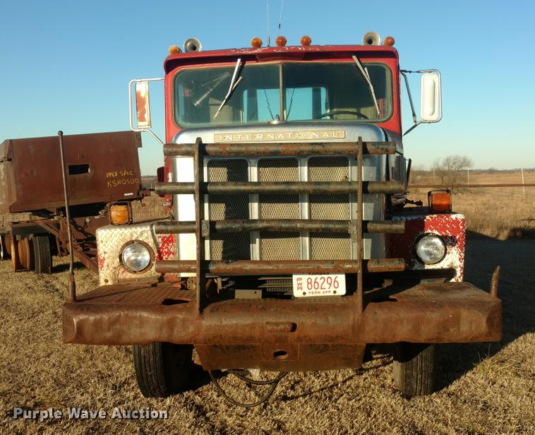 image for item DC0864 1978 International Paystar 5000 oilfield rig up truck