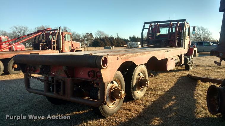 image for item DC0864 1978 International Paystar 5000 oilfield rig up truck