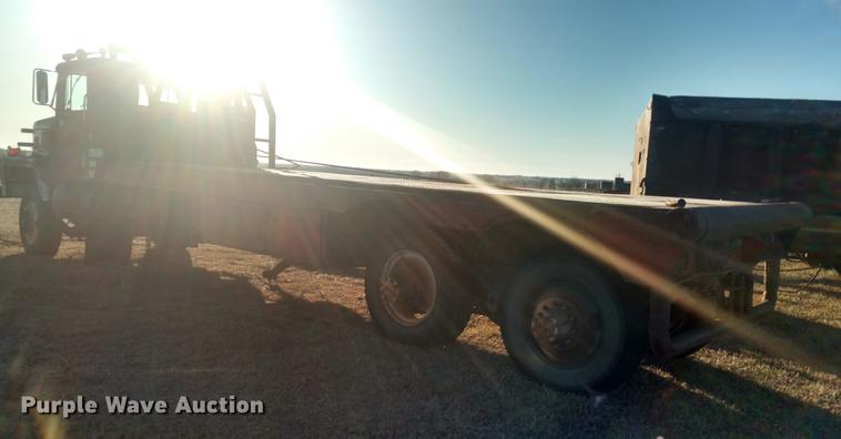 image for item DC0864 1978 International Paystar 5000 oilfield rig up truck